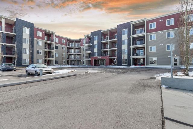 405 - 15 Saddlestone Way Ne, Condo with 2 bedrooms, 2 bathrooms and 1 parking in Calgary AB | Image 4