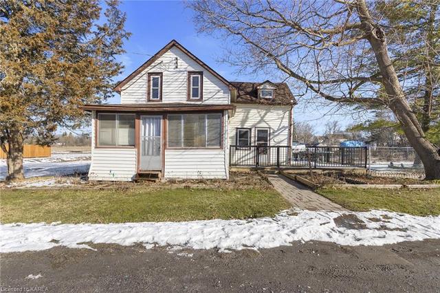 380 Second Street, House detached with 3 bedrooms, 1 bathrooms and 2 parking in Gananoque ON | Image 1