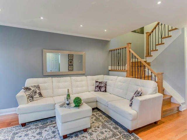 2901 Bramshaw Gdns, House semidetached with 3 bedrooms, 2 bathrooms and 4 parking in Mississauga ON | Image 3