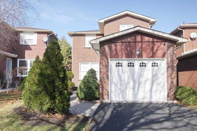 14 Cashel St, House detached with 3 bedrooms, 2 bathrooms and 3 parking in Brampton ON | Image 1