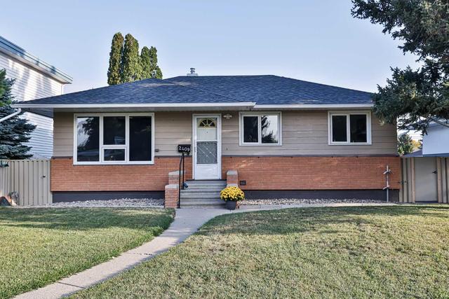 2409 14 Avenue S, House detached with 3 bedrooms, 2 bathrooms and 3 parking in Lethbridge AB | Image 2