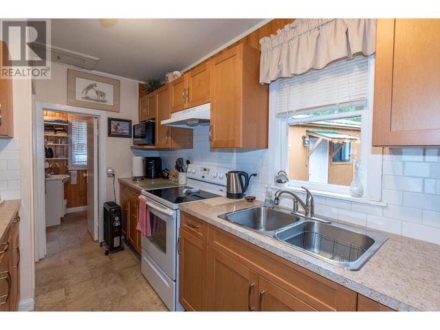8518 - 97a Highway Unit# 5, Home with 2 bedrooms, 1 bathrooms and 4 parking in North Okanagan F BC | Image 8