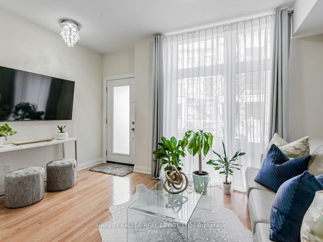 55 - 19 Eldora Ave, Townhouse with 2 bedrooms, 2 bathrooms and 1 parking in Toronto ON | Image 3