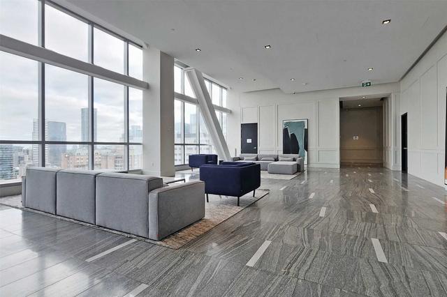 4216 - 488 University Ave, Condo with 3 bedrooms, 2 bathrooms and 1 parking in Toronto ON | Image 22
