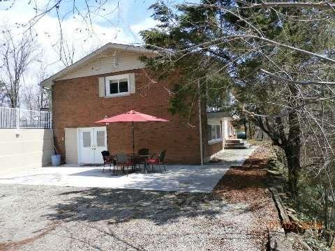 30 River Rd, House detached with 4 bedrooms, 2 bathrooms and 10 parking in Brampton ON | Image 2