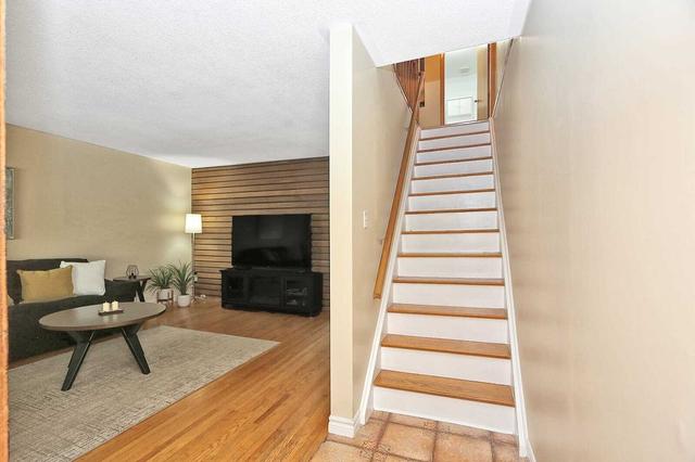 123 Capreol Crt, House semidetached with 3 bedrooms, 2 bathrooms and 4 parking in Oshawa ON | Image 18