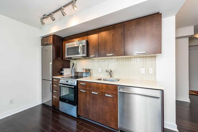 504 - 295 Adelaide St W, Condo with 2 bedrooms, 2 bathrooms and 0 parking in Toronto ON | Image 6