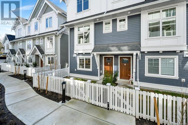 4 - 3086 Washington Ave, House attached with 4 bedrooms, 3 bathrooms and 2 parking in Victoria BC | Image 3