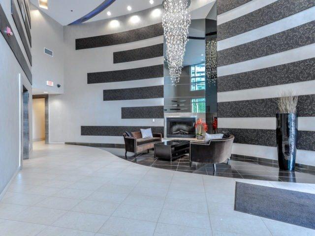Lph10 - 80 Absolute Ave, Condo with 1 bedrooms, 2 bathrooms and 1 parking in Mississauga ON | Image 3