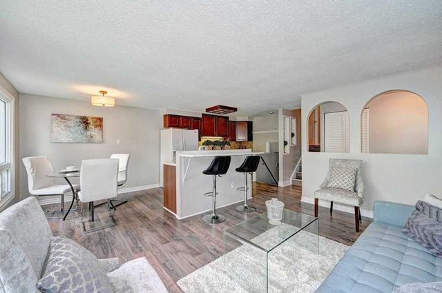 46 Cluthe Cres, House semidetached with 3 bedrooms, 1 bathrooms and 5 parking in Kitchener ON | Image 2