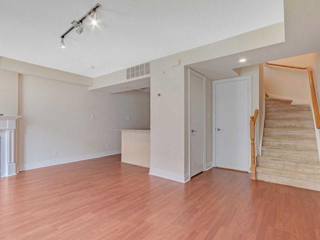 820 - 12 Laidlaw St, Condo with 2 bedrooms, 2 bathrooms and 1 parking in Toronto ON | Image 2