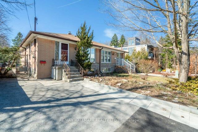 16 Senlac Rd, House semidetached with 3 bedrooms, 2 bathrooms and 2 parking in Toronto ON | Image 1