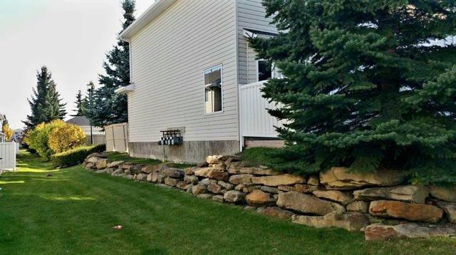 16 Millrise Green Sw, Home with 2 bedrooms, 1 bathrooms and 3 parking in Calgary AB | Image 3