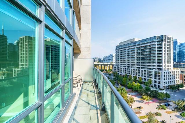 802 - 215 Fort York Blvd, Condo with 2 bedrooms, 2 bathrooms and 1 parking in Toronto ON | Image 6