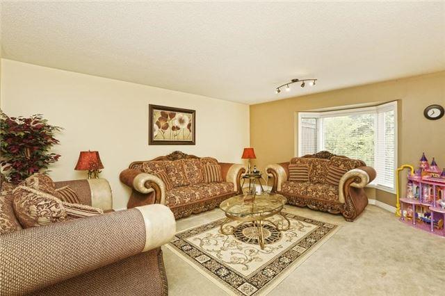 86 Pressed Brick Dr, House attached with 3 bedrooms, 3 bathrooms and 2 parking in Brampton ON | Image 5