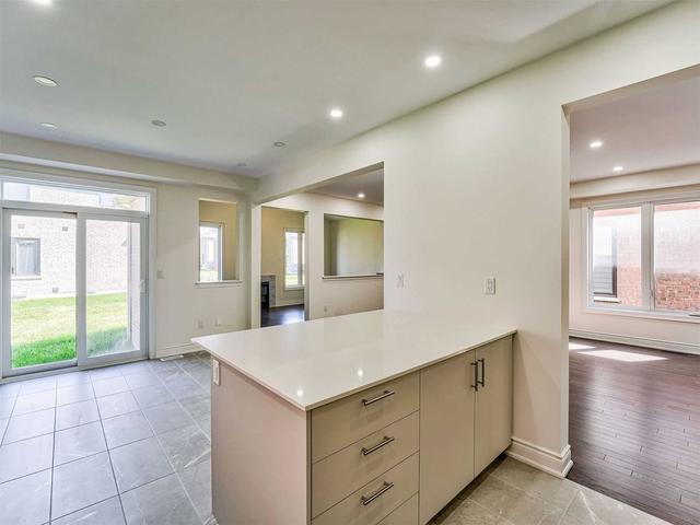 122 Scarlet Way, House detached with 4 bedrooms, 3 bathrooms and 4 parking in Bradford West Gwillimbury ON | Image 4