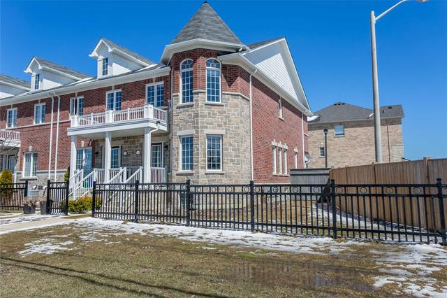 13301 Bathurst St, House attached with 3 bedrooms, 3 bathrooms and 1 parking in Richmond Hill ON | Image 1