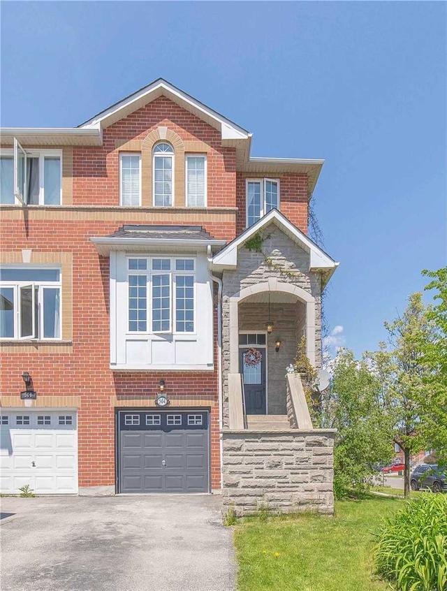 504 Lumberton Cres, House attached with 3 bedrooms, 5 bathrooms and 4 parking in Mississauga ON | Image 1