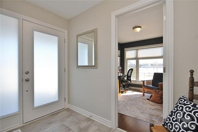 28 Stockholm Private, Townhouse with 3 bedrooms, 4 bathrooms and 2 parking in Ottawa ON | Image 3