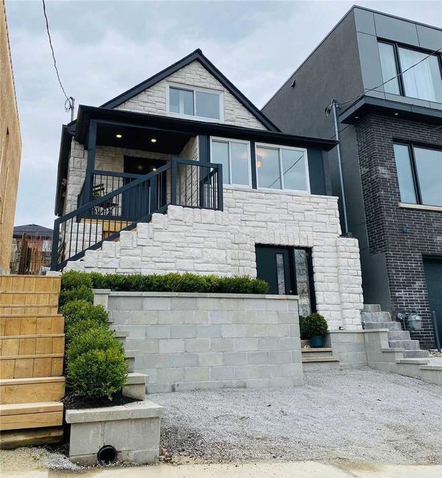 upper - 20 Woodcroft Cres, House detached with 3 bedrooms, 2 bathrooms and 1 parking in Toronto ON | Image 1