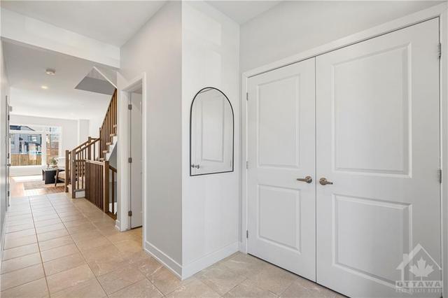 28 Brixton Way, Townhouse with 3 bedrooms, 3 bathrooms and 2 parking in Ottawa ON | Image 3