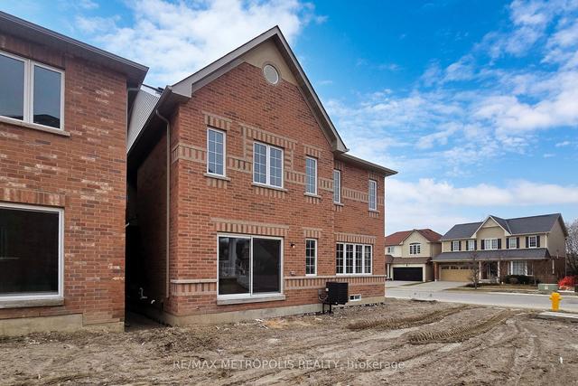1215 Drinkle Cres, House detached with 4 bedrooms, 3 bathrooms and 4 parking in Oshawa ON | Image 35