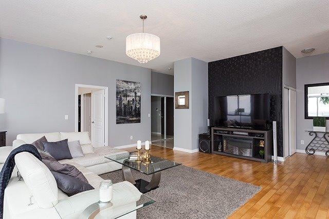 Lph2 - 225 Webb Dr, Condo with 2 bedrooms, 3 bathrooms and 2 parking in Mississauga ON | Image 3
