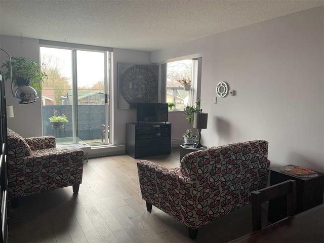 203 - 1071 Woodbine Ave, Condo with 2 bedrooms, 1 bathrooms and 1 parking in Toronto ON | Image 3