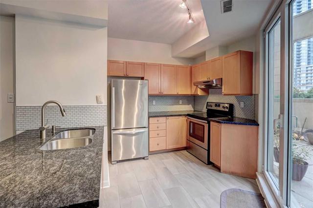 223 - 550 Front St W, Condo with 2 bedrooms, 1 bathrooms and 1 parking in Toronto ON | Image 9