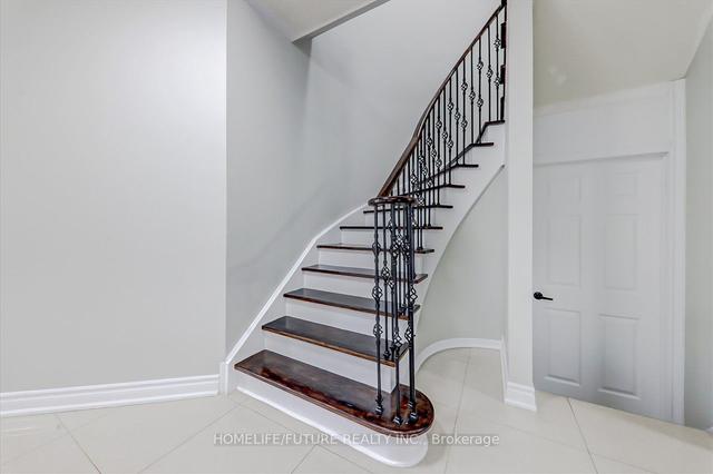33 Eastvale Dr, House detached with 4 bedrooms, 5 bathrooms and 4 parking in Markham ON | Image 6