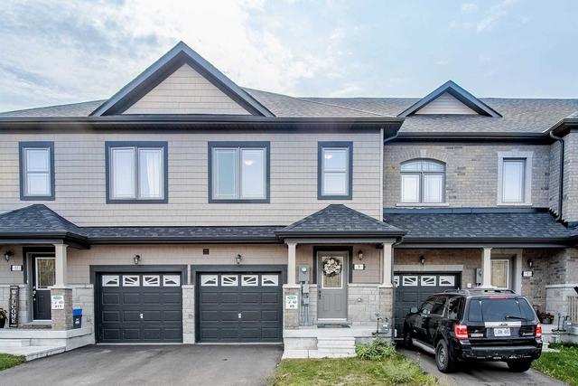 9 Cygnus Cres, House attached with 3 bedrooms, 3 bathrooms and 2 parking in Barrie ON | Image 1
