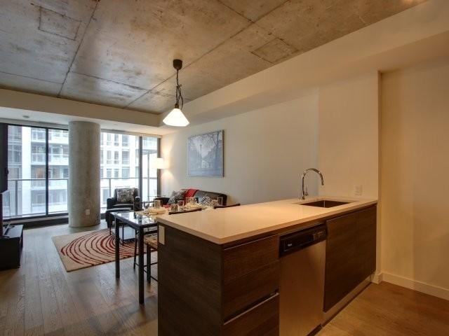 716 - 111 Bathurst St, Condo with 2 bedrooms, 1 bathrooms and 1 parking in Toronto ON | Image 7