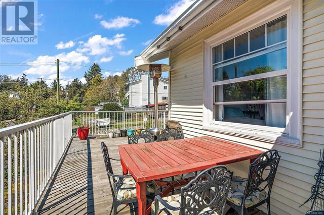 1 - 890 Admirals Rd, House detached with 4 bedrooms, 2 bathrooms and 2 parking in Esquimalt BC | Image 12