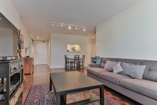 901 - 11 Townsgate Dr, Condo with 2 bedrooms, 2 bathrooms and 1 parking in Vaughan ON | Image 6
