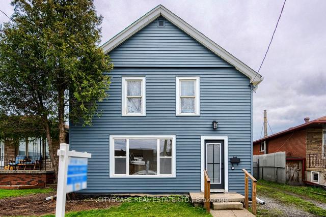 820 Dunn Ave, House detached with 3 bedrooms, 1 bathrooms and 3 parking in Hamilton ON | Image 1