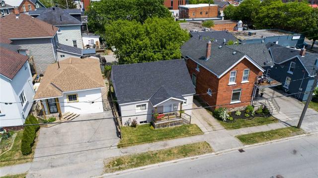 18 Albert St N, House detached with 3 bedrooms, 1 bathrooms and 1 parking in Orillia ON | Image 7