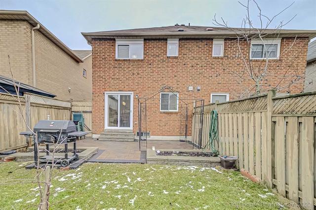 1665 Autumn Cres, House semidetached with 3 bedrooms, 3 bathrooms and 4 parking in Pickering ON | Image 19