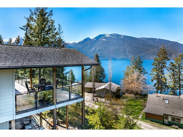 14533 Smith Road, House detached with 4 bedrooms, 3 bathrooms and null parking in Central Kootenay A BC | Image 1