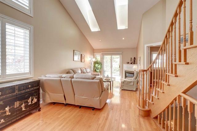 28 - 223 Rebecca St, Townhouse with 2 bedrooms, 4 bathrooms and 2 parking in Oakville ON | Image 3