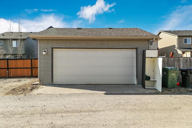 34 Silverado Plains Manor Sw, House detached with 4 bedrooms, 2 bathrooms and 2 parking in Calgary AB | Image 37
