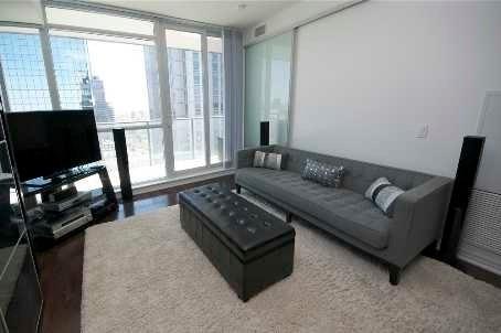 Ph403 - 770 Bay St, Condo with 1 bedrooms, 1 bathrooms and 1 parking in Toronto ON | Image 3