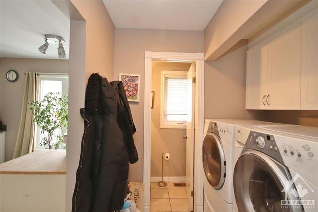 44 Lightfoot Place, Townhouse with 3 bedrooms, 3 bathrooms and 2 parking in Ottawa ON | Image 10