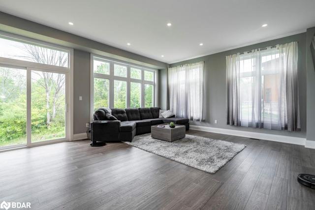 14 Dixon Court, House detached with 4 bedrooms, 2 bathrooms and 9 parking in Barrie ON | Image 8