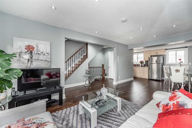 82 Enmount Dr, Townhouse with 3 bedrooms, 2 bathrooms and 2 parking in Brampton ON | Image 2