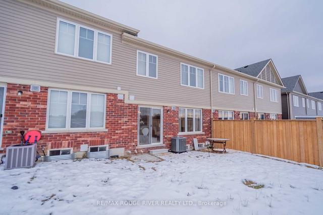 142 Symington Ave, House attached with 3 bedrooms, 3 bathrooms and 3 parking in Oshawa ON | Image 15