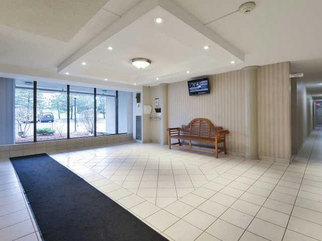 201 - 21 Knightsbridge Rd, Condo with 3 bedrooms, 2 bathrooms and 1 parking in Brampton ON | Image 3