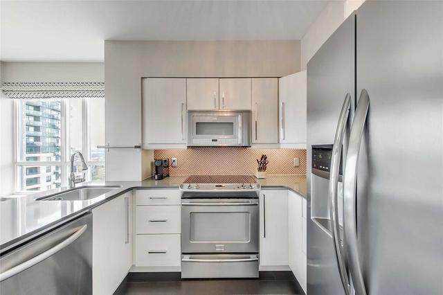 1407 - 38 Fontenay Crt, Condo with 2 bedrooms, 2 bathrooms and 1 parking in Toronto ON | Image 2