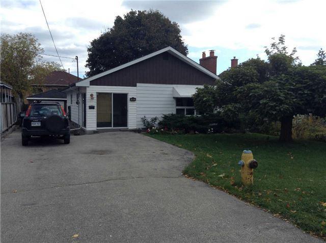 91 Westcroft Dr, House detached with 3 bedrooms, 2 bathrooms and 8 parking in Toronto ON | Image 1