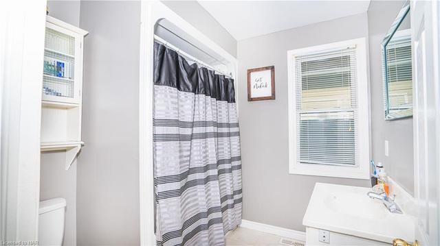 51 Rosedale Avenue, House detached with 2 bedrooms, 1 bathrooms and 3 parking in St. Catharines ON | Image 13