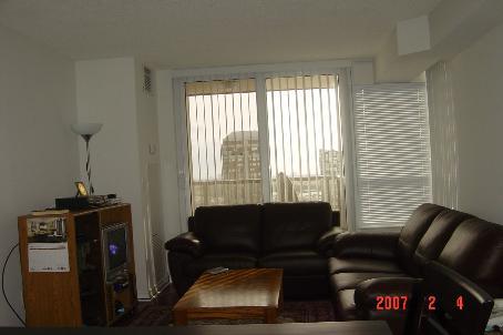 1802 - 4080 Living Arts Dr, Condo with 2 bedrooms, 2 bathrooms and 1 parking in Mississauga ON | Image 3